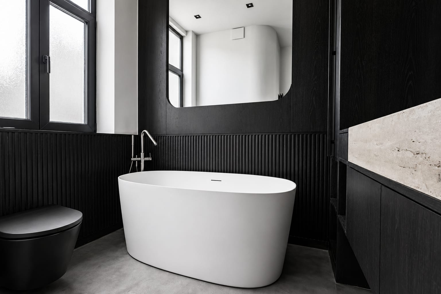 Bain — lambris noir
